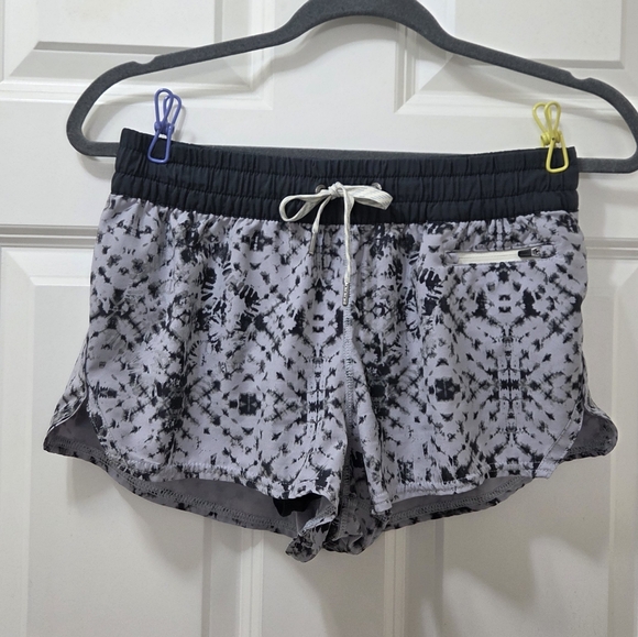 Vuori Short - Picture 2 of 6